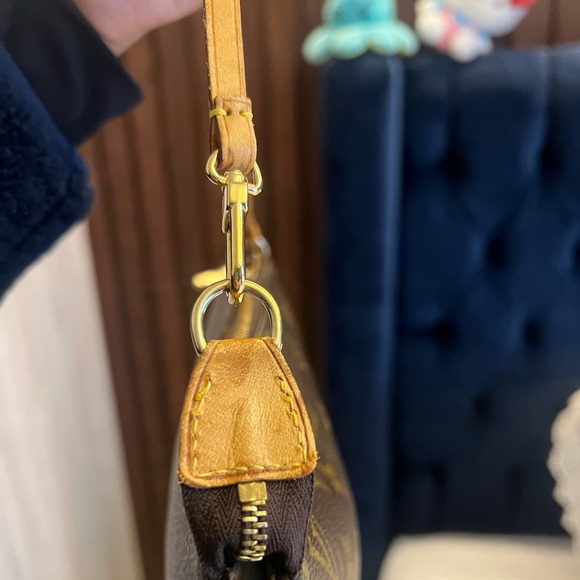 Authentic Louis Vuitton Accessories Pochette - Picture 3 of 7